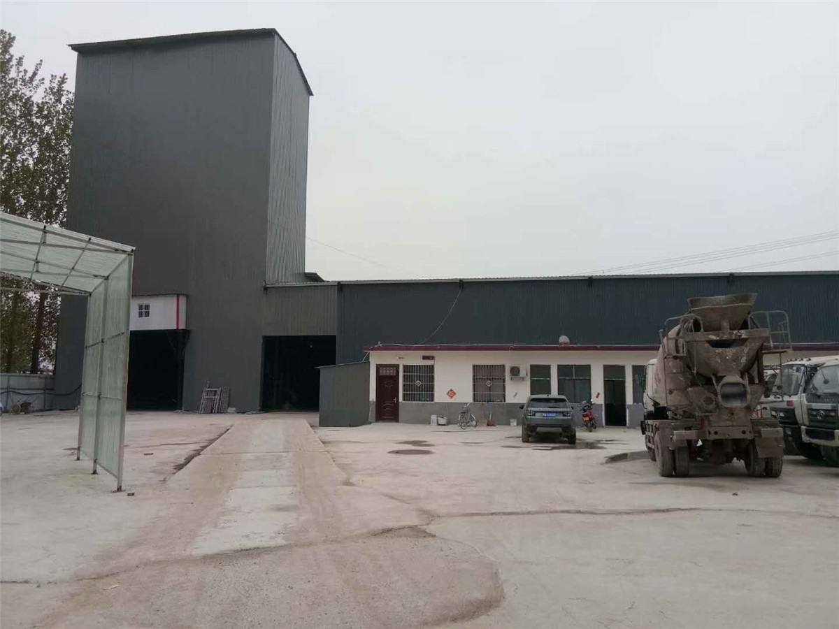 中原機(jī)器HZS240五倉(cāng)配料攪拌站在駐馬店安裝完成